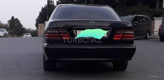 Mercedes E 220 2001, 270,000 km - 2.2 l - Bakı