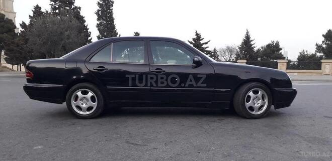 Mercedes E 220 2001, 270,000 km - 2.2 l - Bakı