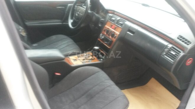 Mercedes E 240 1998, 243,000 km - 2.4 l - Bakı