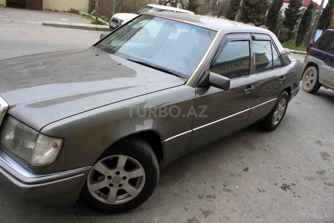 Mercedes E 250 1990, 312,000 km - 2.5 l - Bakı