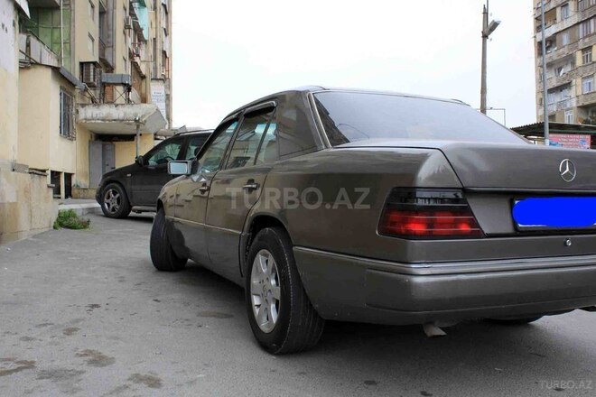 Mercedes E 250 1990, 312,000 km - 2.5 l - Bakı