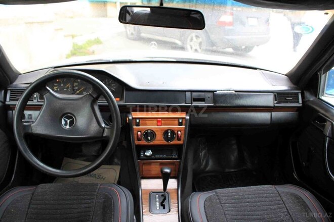 Mercedes E 250 1990, 312,000 km - 2.5 l - Bakı