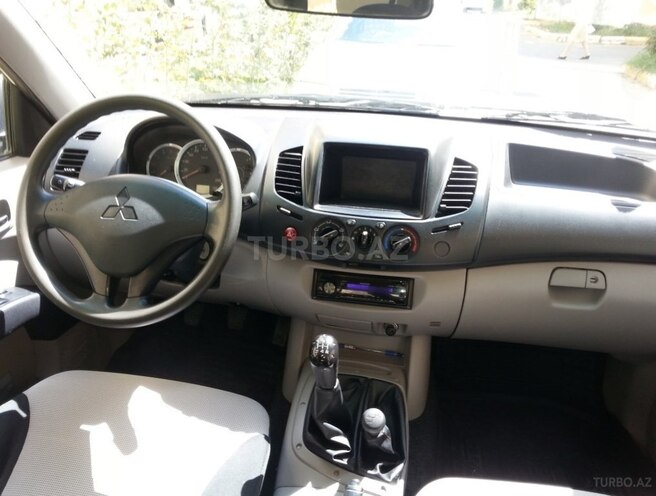 Mitsubishi L200 2015, 166,800 km - 2.5 l - Bakı