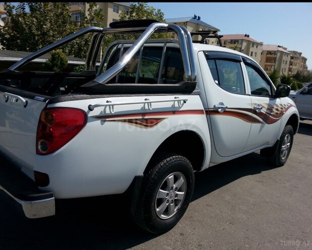 Mitsubishi L200 2015, 166,800 km - 2.5 l - Bakı