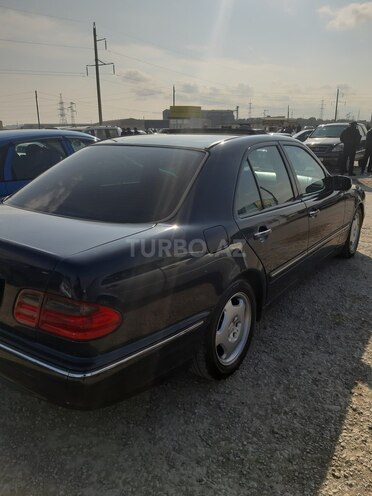 Mercedes E 280 2000, 230,000 km - 2.8 l - Bakı