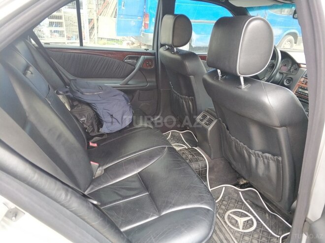 Mercedes E 320 1999, 241,000 km - 3.2 l - Bakı