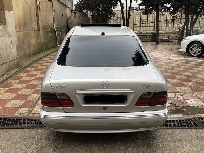 Mercedes E 270 2001, 260,000 km - 2.7 л - Bakı