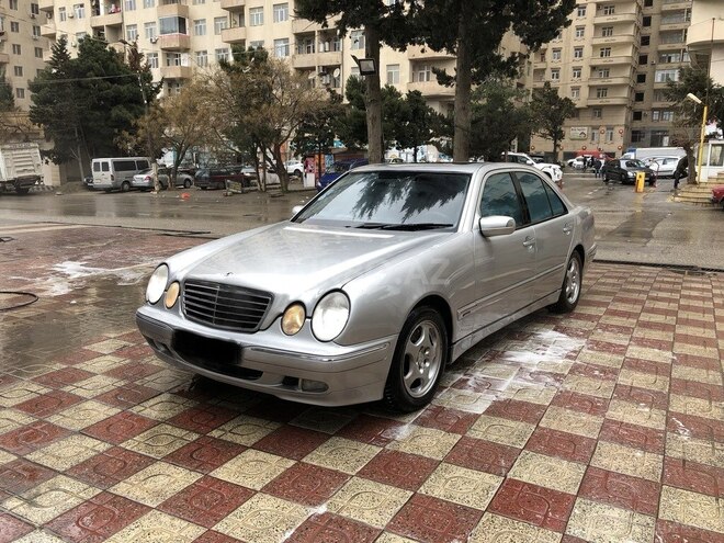 Mercedes E 270 2001, 260,000 km - 2.7 л - Bakı