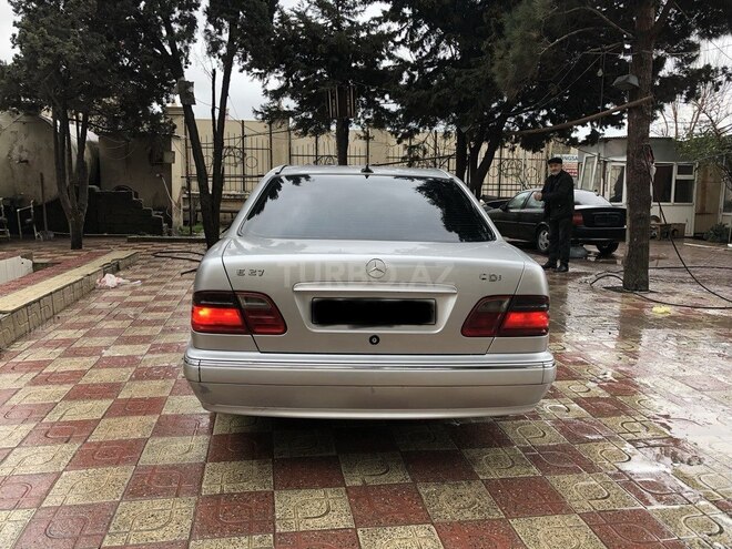 Mercedes E 270 2001, 260,000 km - 2.7 л - Bakı