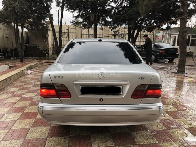 Mercedes E 270 2001, 260,000 km - 2.7 л - Bakı