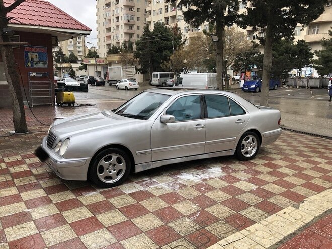 Mercedes E 270 2001, 260,000 km - 2.7 л - Bakı