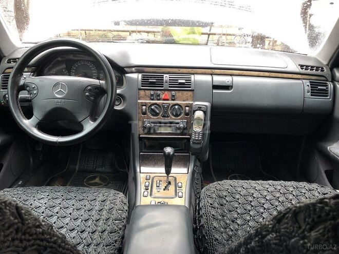Mercedes E 270 2001, 260,000 km - 2.7 л - Bakı