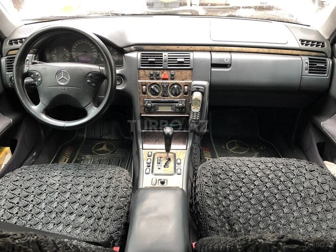 Mercedes E 270 2001, 260,000 km - 2.7 л - Bakı