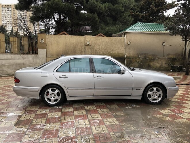 Mercedes E 270 2001, 260,000 km - 2.7 л - Bakı