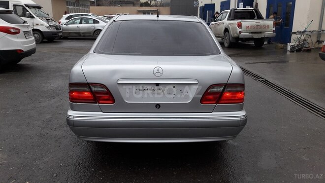 Mercedes E 270 2001, 234,581 km - 2.7 л - Bakı