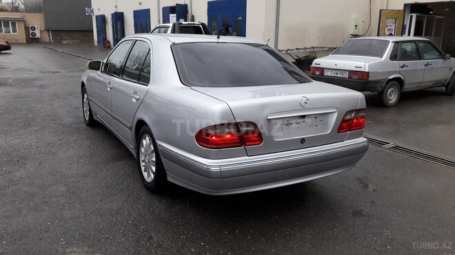 Mercedes E 270 2001, 234,581 km - 2.7 л - Bakı