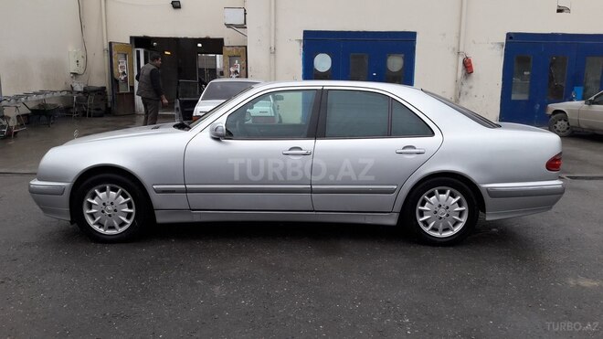 Mercedes E 270 2001, 234,581 km - 2.7 л - Bakı