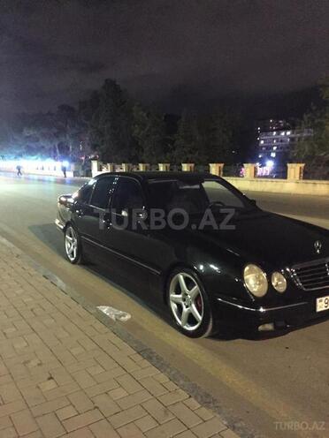 Mercedes E 240 1999, 298,000 km - 2.4 l - Bakı