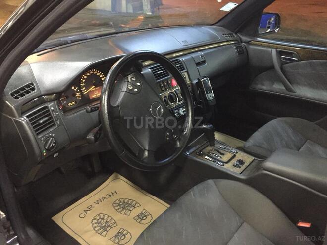 Mercedes E 240 1999, 298,000 km - 2.4 l - Bakı
