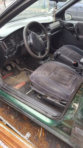 Opel Vectra 1996, 250,000 km - 2.0 l - Zaqatala