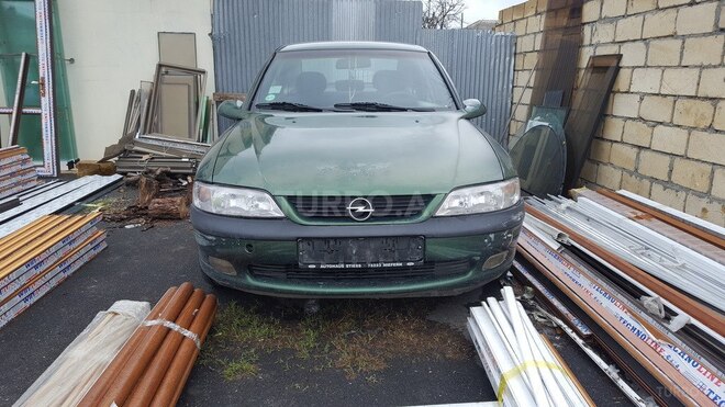 Opel Vectra 1996, 250,000 km - 2.0 l - Zaqatala