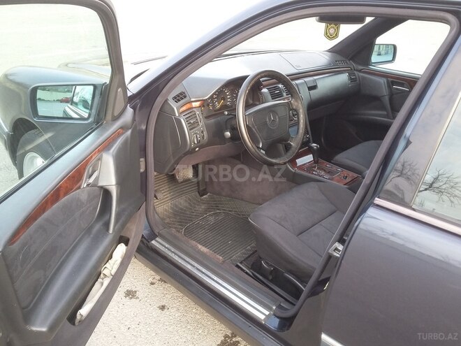 Mercedes E 240 1998, 262,000 km - 2.4 l - Bakı