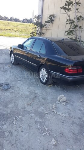 Mercedes E 280 1999, 355,600 km - 2.8 l - Bakı