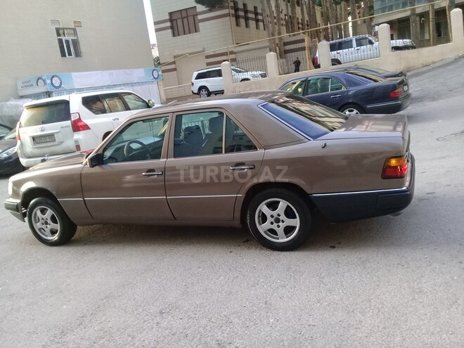 Mercedes E 200 1991, 392,000 km - 2.0 l - Bakı