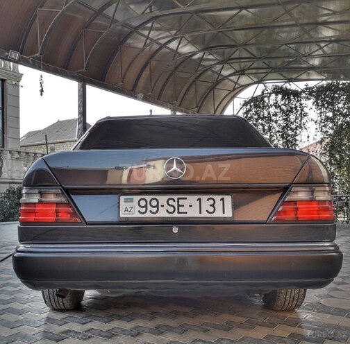 Mercedes E 200 1993, 300,000 km - 2.0 l - Bakı