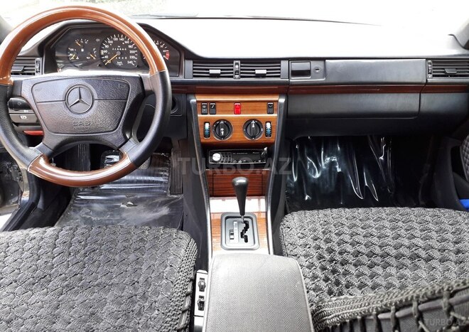 Mercedes E 200 1993, 300,000 km - 2.0 l - Bakı