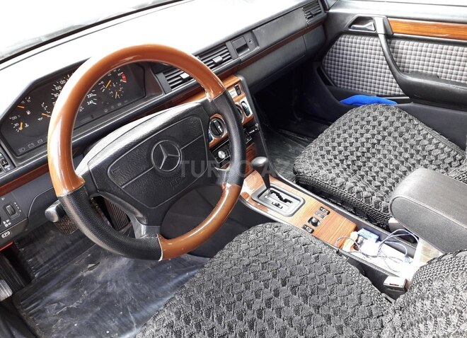 Mercedes E 200 1993, 300,000 km - 2.0 l - Bakı