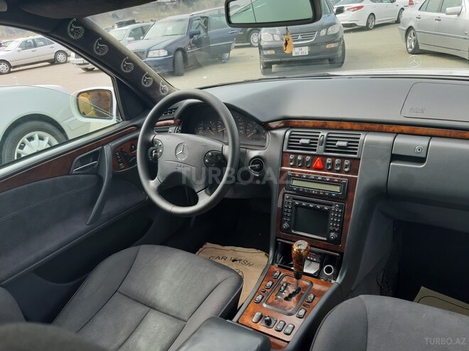 Mercedes E 240 2001, 218,000 km - 2.6 l - Bakı
