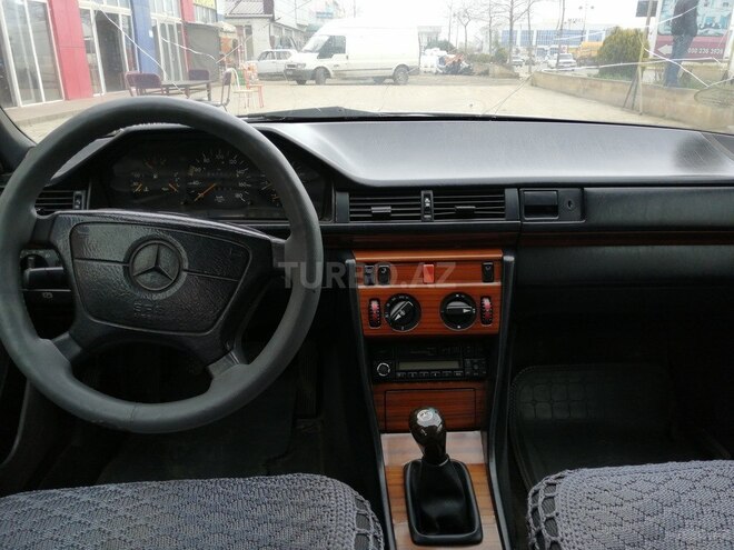 Mercedes E 200 1993, 644,956 km - 2.0 l - Masallı