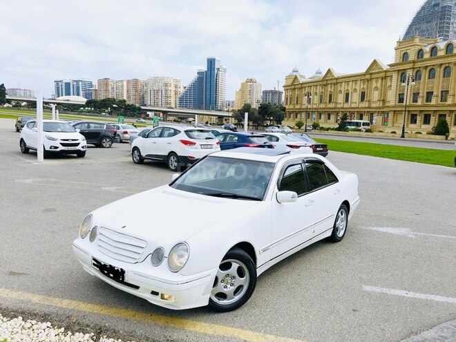 Mercedes E 220 2001, 368 km - 2.2 l - Bakı