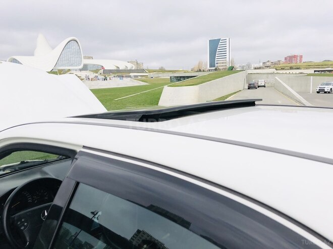 Mercedes E 220 2001, 368 km - 2.2 l - Bakı