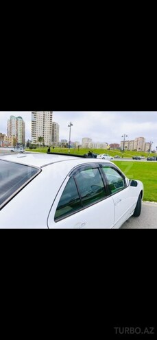 Mercedes E 220 2001, 368 km - 2.2 l - Bakı