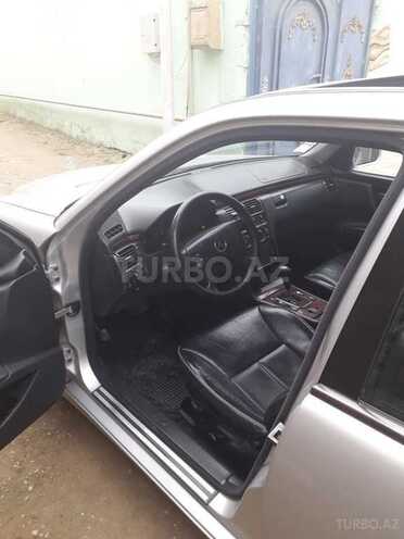 Mercedes E 220 2001, 320,954 km - 2.2 l - Bakı