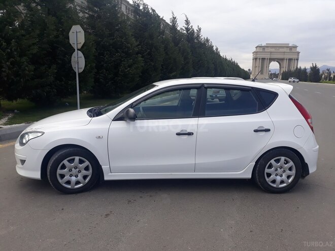 Hyundai i30 2011, 215,000 km - 1.6 л - Gəncə