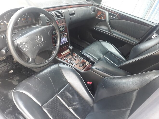 Mercedes E 220 2002, 279,000 km - 2.2 l - Bakı