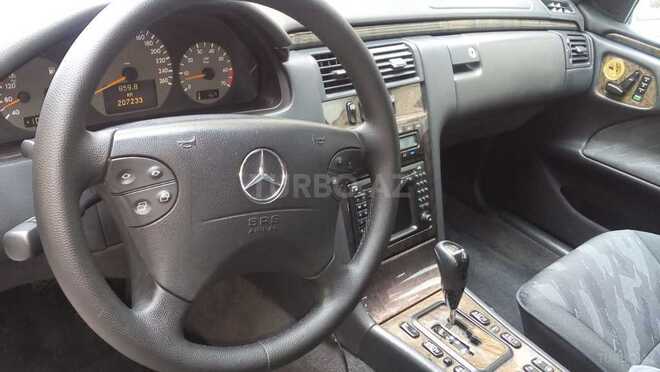Mercedes E 280 2001, 208,000 km - 2.8 l - Bakı