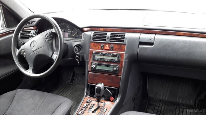Mercedes E 220 1999, 242,000 km - 2.2 l - Mingəçevir