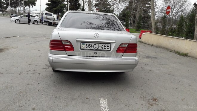 Mercedes E 220 1999, 242,000 km - 2.2 l - Mingəçevir
