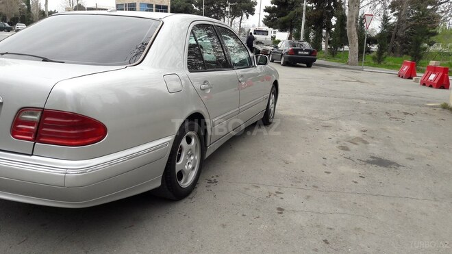 Mercedes E 220 1999, 242,000 km - 2.2 l - Mingəçevir