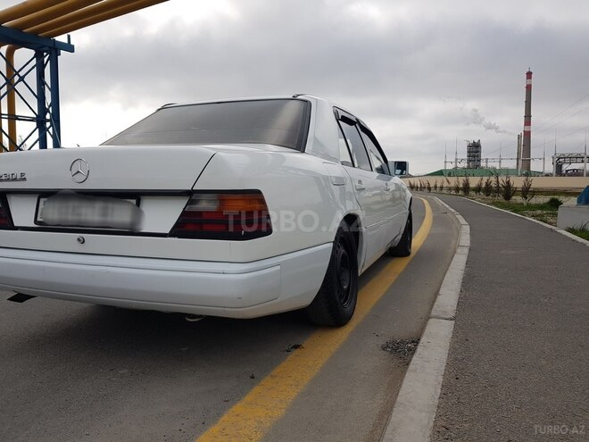 Mercedes E 230 1987, 354,680 km - 2.3 l - Bakı