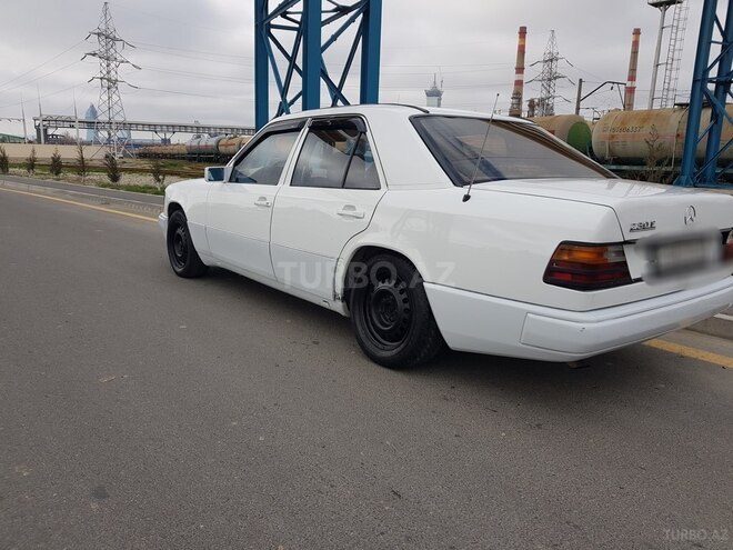 Mercedes E 230 1987, 354,680 km - 2.3 l - Bakı