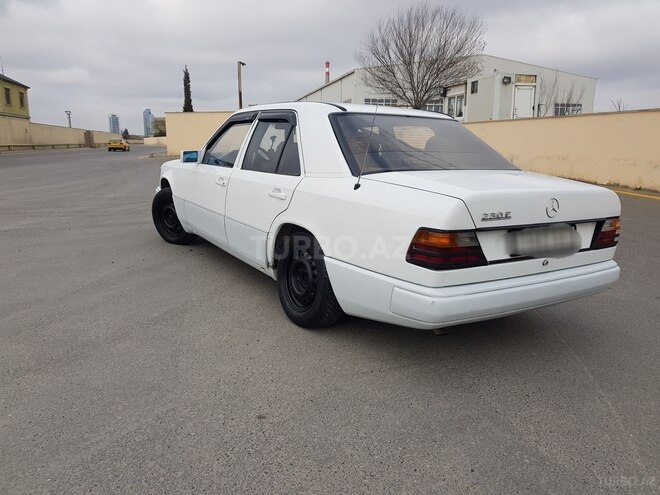 Mercedes E 230 1987, 354,680 km - 2.3 l - Bakı