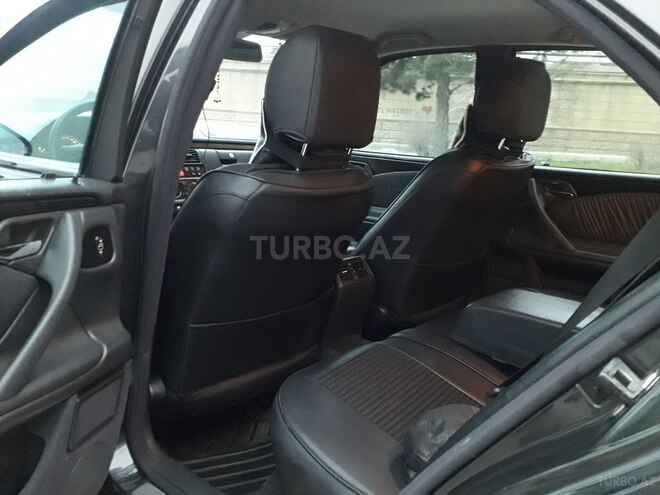 Mercedes E 240 2001, 196,000 km - 2.4 l - Bakı