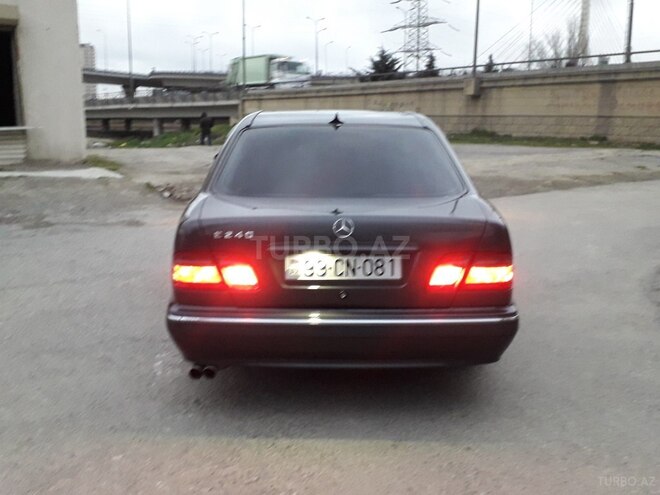 Mercedes E 240 2001, 196,000 km - 2.4 l - Bakı