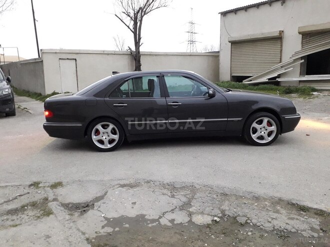 Mercedes E 240 2001, 196,000 km - 2.4 l - Bakı