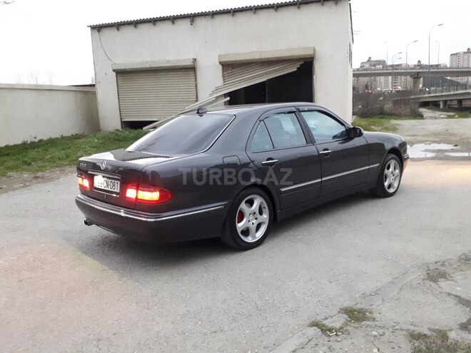 Mercedes E 240 2001, 196,000 km - 2.4 l - Bakı